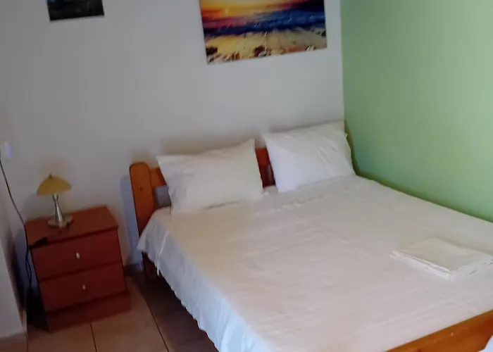 Nyaraló Liana *